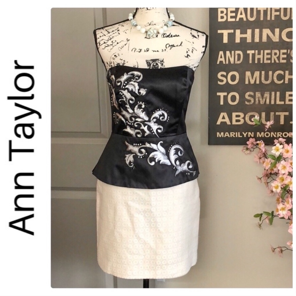 💕Beautiful Cream Ann Taylor Career Skirt💕